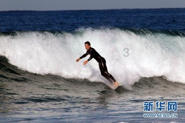 豆娃踢足球