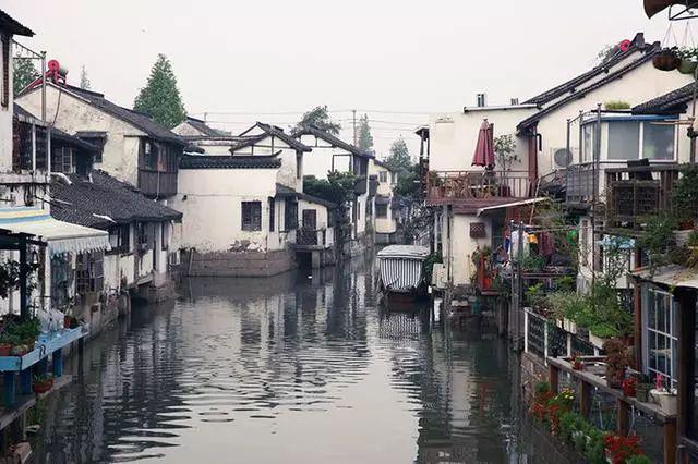 逃出郊外大别墅